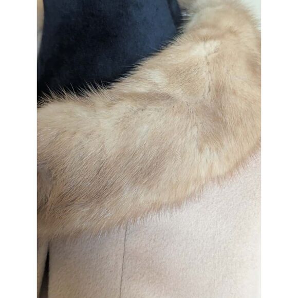 Vintage Union Made Marie Antoinette Austin 100% Cashmere Coat with Genuine Mink - Picture 3 of 9